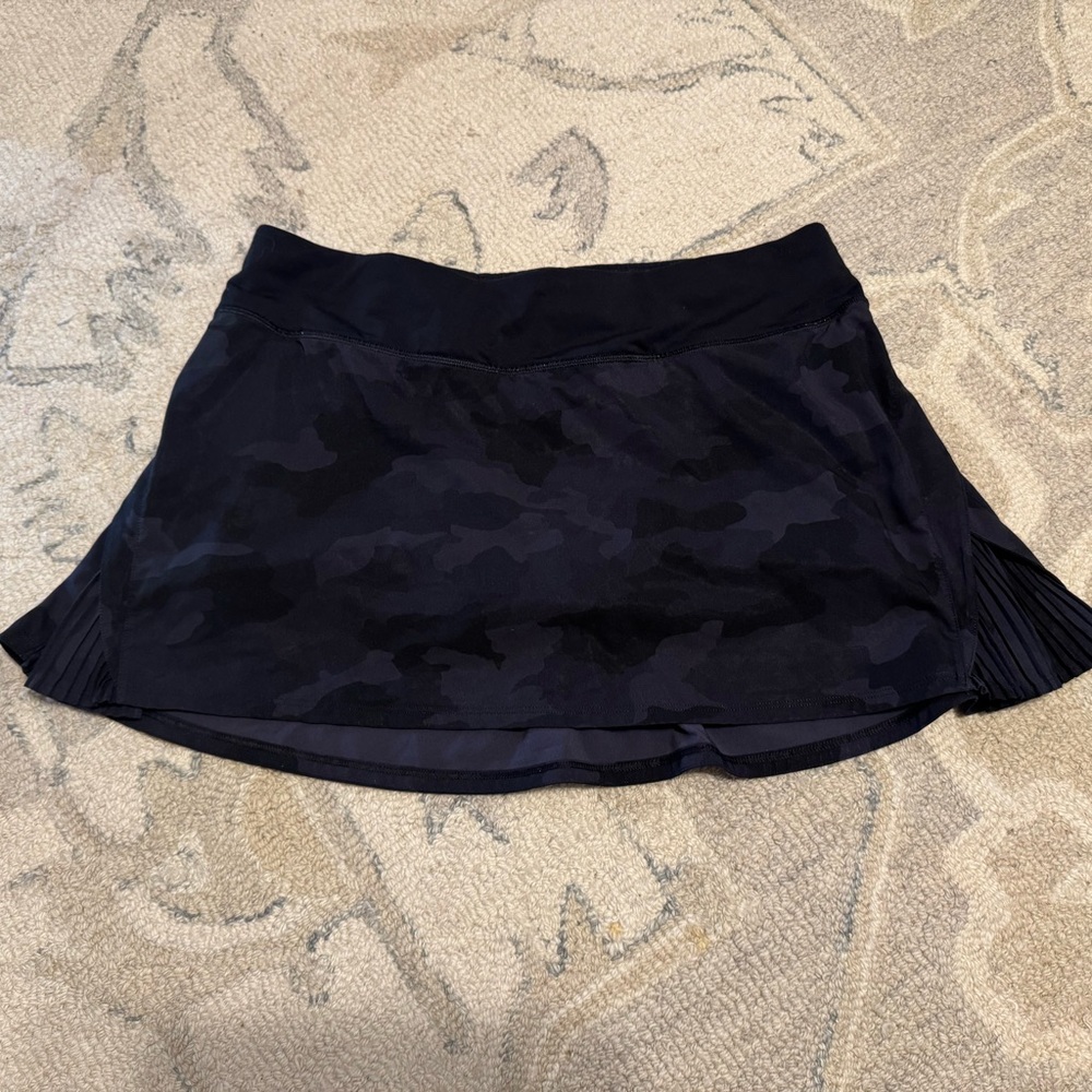 Lululemon Athletica Black Camouflage Skirt size 10